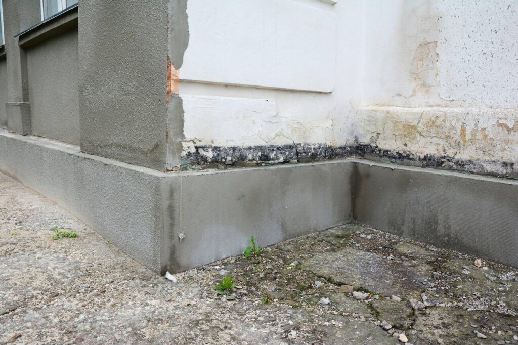 Moisture damage foundation