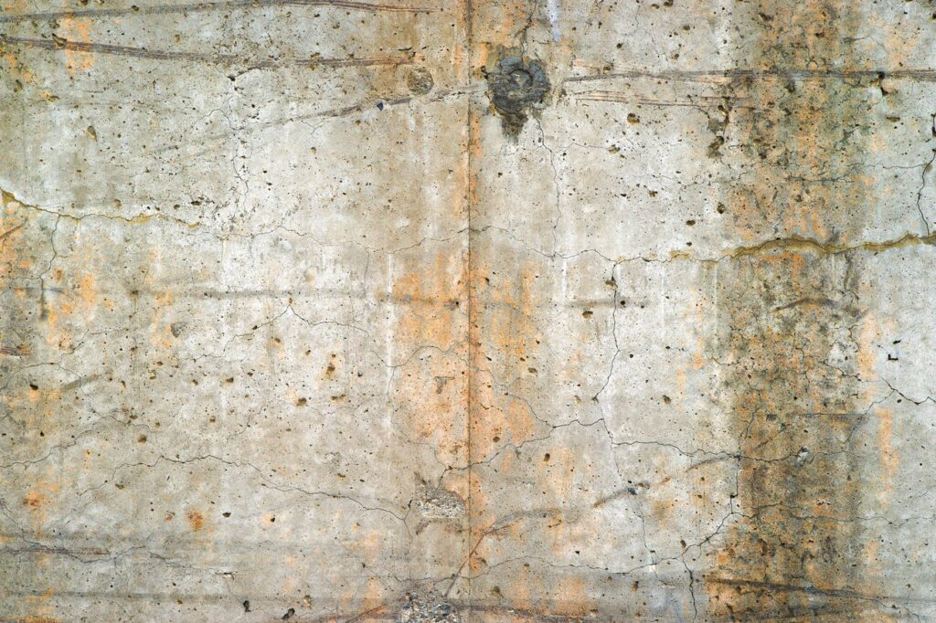 Cracked retaining wall in New York City residential area