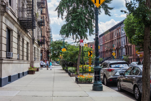 sidewalk width